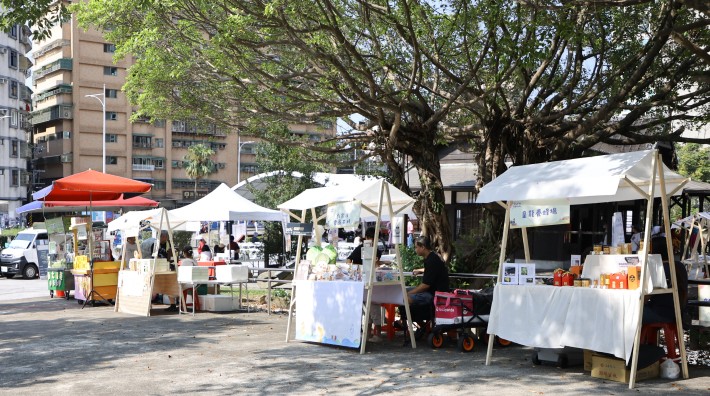 D75B7EB4-B712-4E0F-A3B8-78F7237898B2