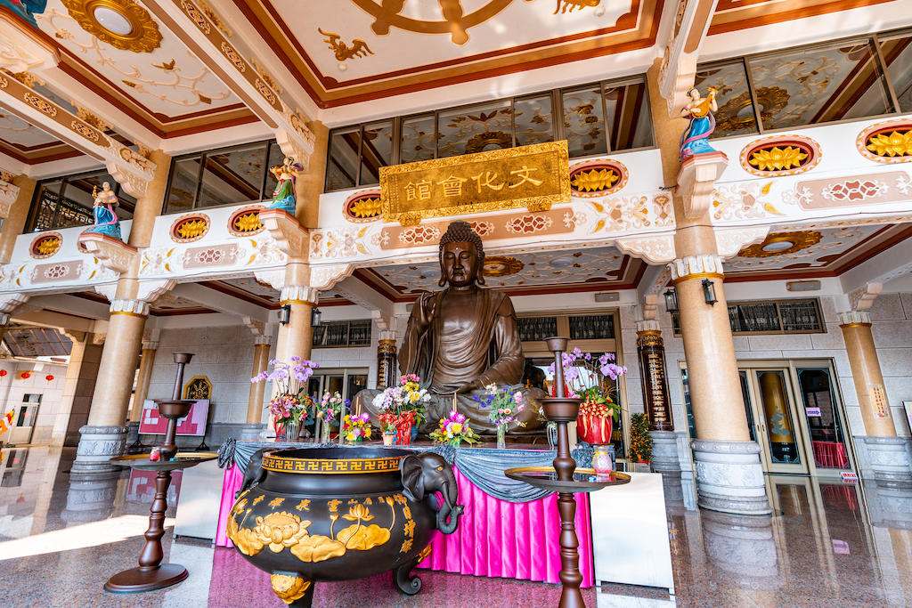 月眉山靈泉禪寺內景