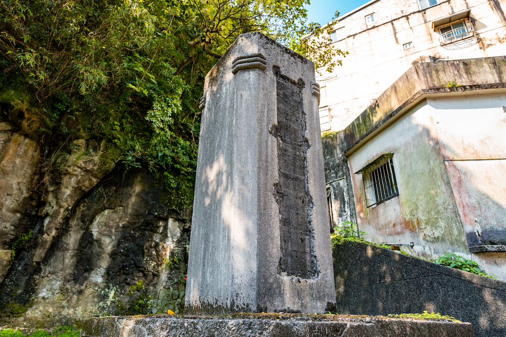 場地紀念碑特寫-2