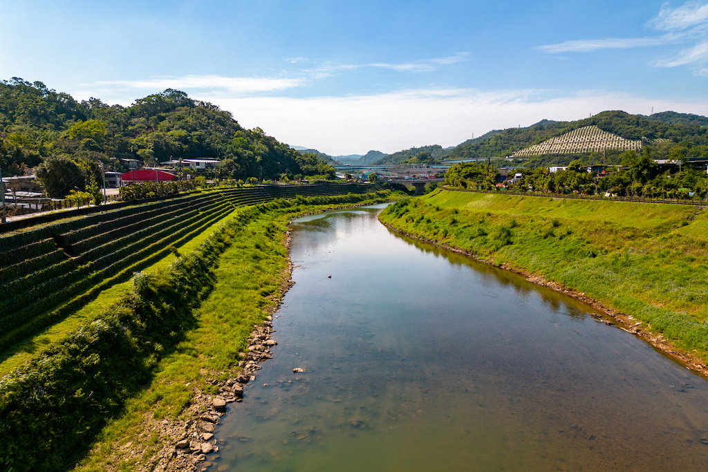 六堵險圳步道遠眺全景